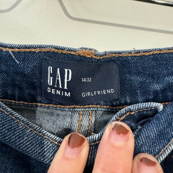 Super comfy gently used Gap Girlfriend style jeans! - Picture 2 of 3